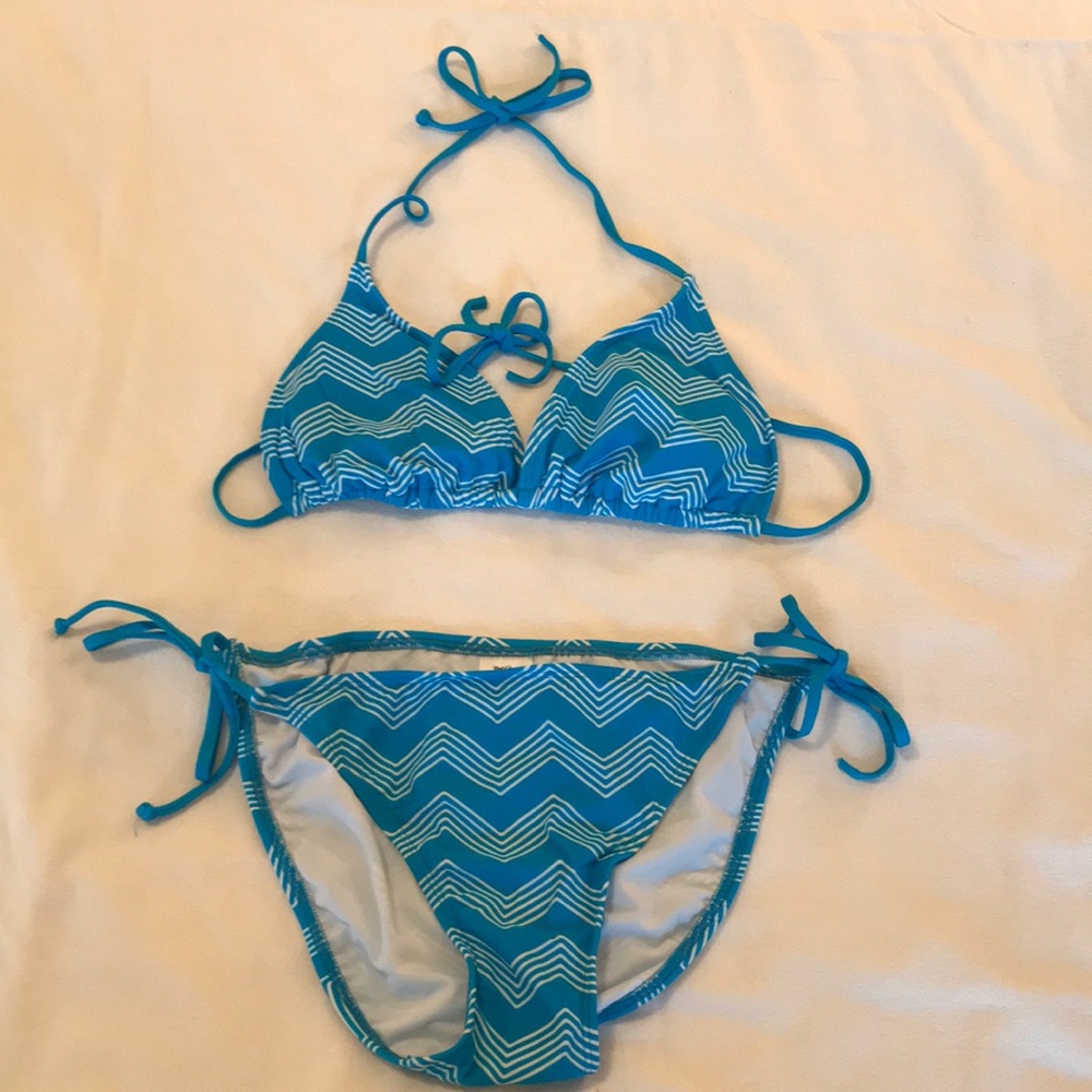 👙SUPER CUTE bikini set!!👙